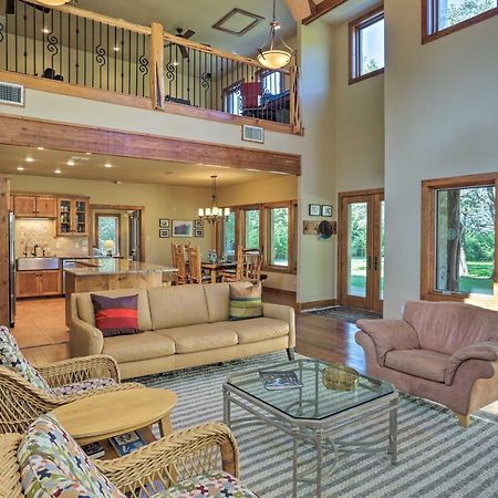 Riverfront Blanco Home With Shaded Porch And Hot Tub Extérieur photo