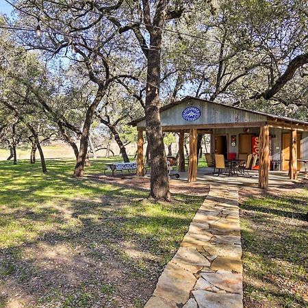 Riverfront Blanco Home With Shaded Porch And Hot Tub Extérieur photo