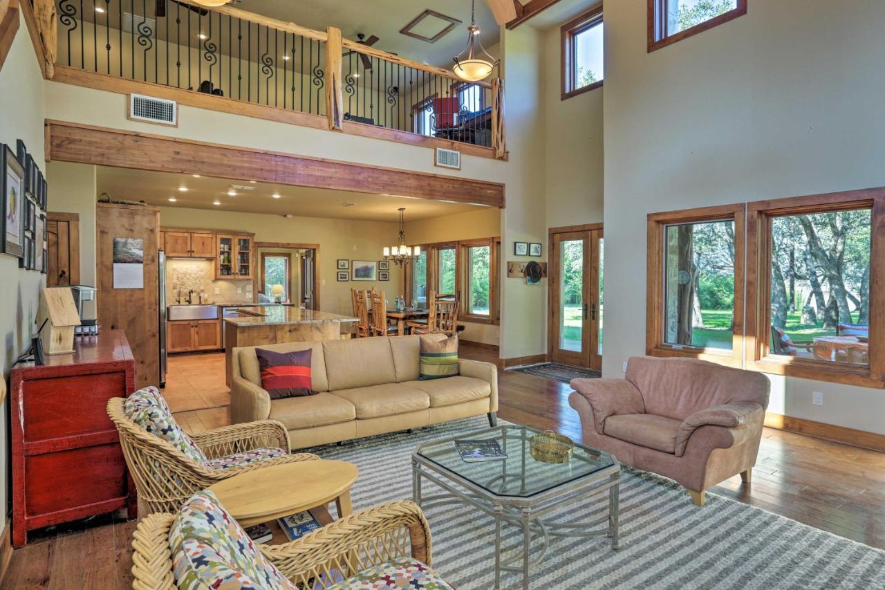 Riverfront Blanco Home With Shaded Porch And Hot Tub Extérieur photo