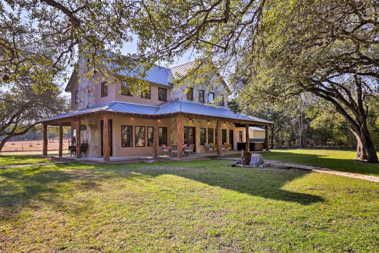 Riverfront Blanco Home With Shaded Porch And Hot Tub Extérieur photo