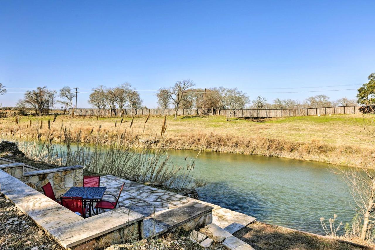 Riverfront Blanco Home With Shaded Porch And Hot Tub Extérieur photo