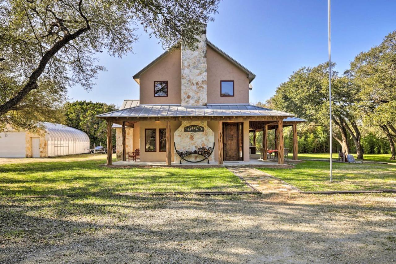 Riverfront Blanco Home With Shaded Porch And Hot Tub Extérieur photo