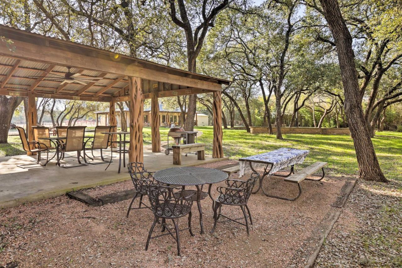 Riverfront Blanco Home With Shaded Porch And Hot Tub Extérieur photo