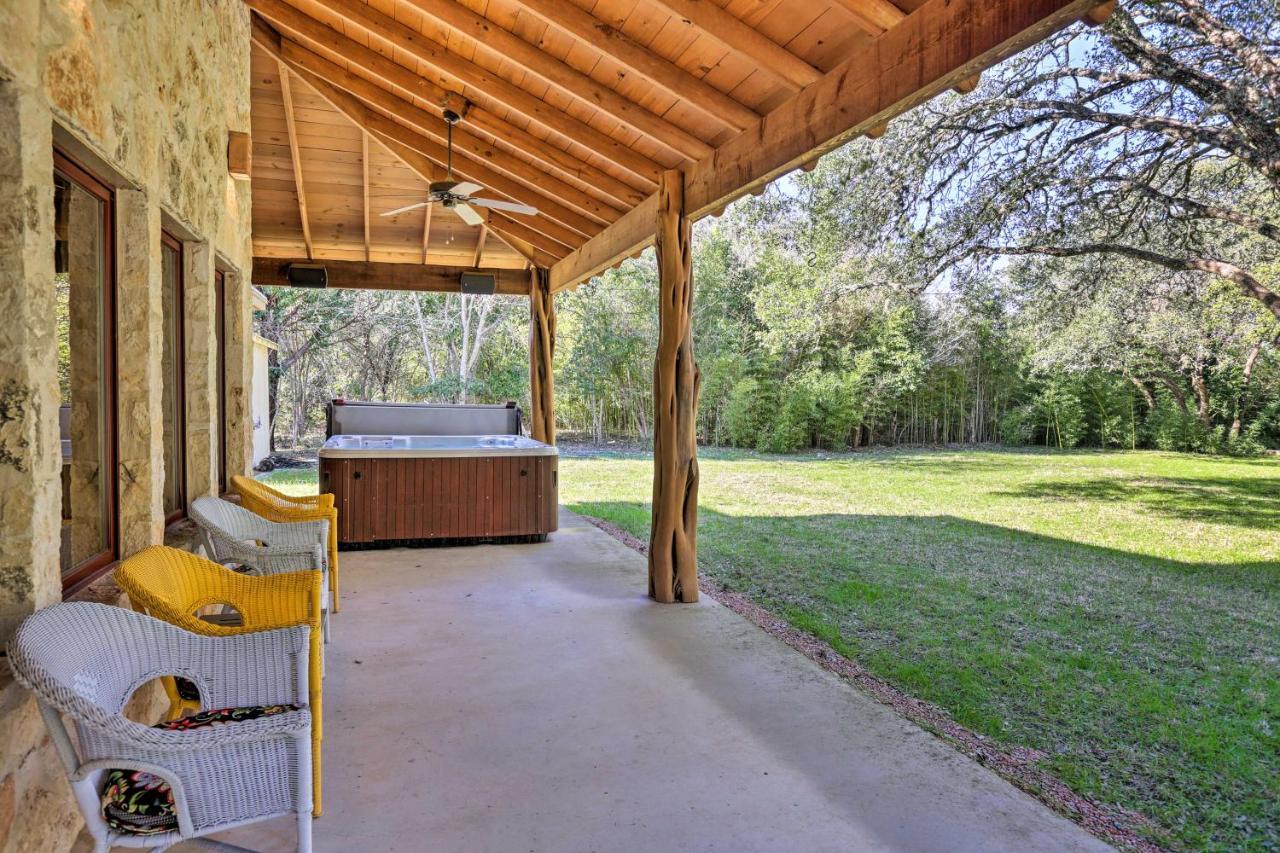 Riverfront Blanco Home With Shaded Porch And Hot Tub Extérieur photo