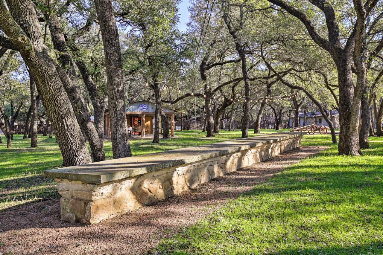 Riverfront Blanco Home With Shaded Porch And Hot Tub Extérieur photo