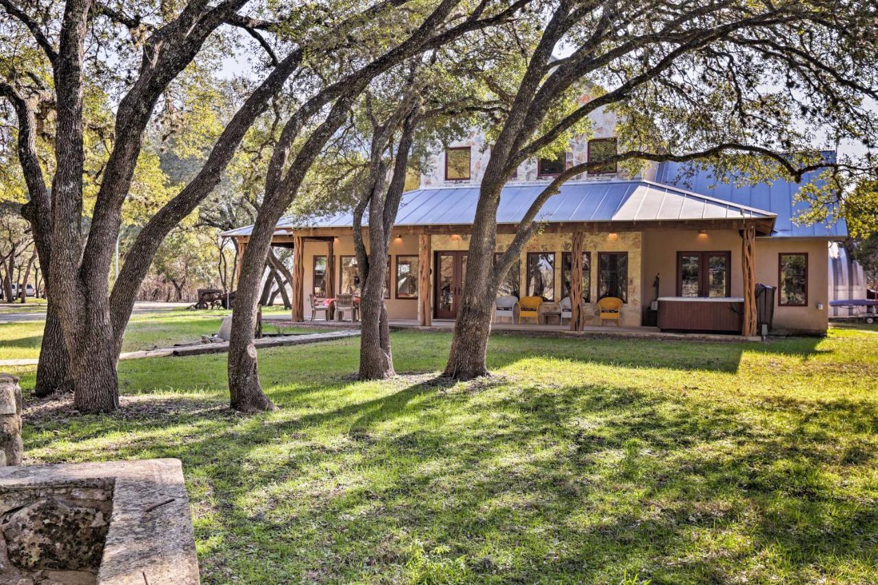 Riverfront Blanco Home With Shaded Porch And Hot Tub Extérieur photo